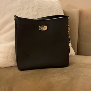 Micheal Kors Jet Set crossbody